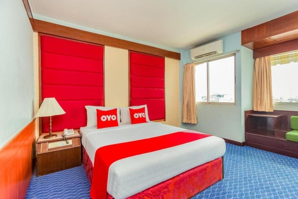 Oyo 441 Grand Thara Hotel Surat Thani Exterior foto
