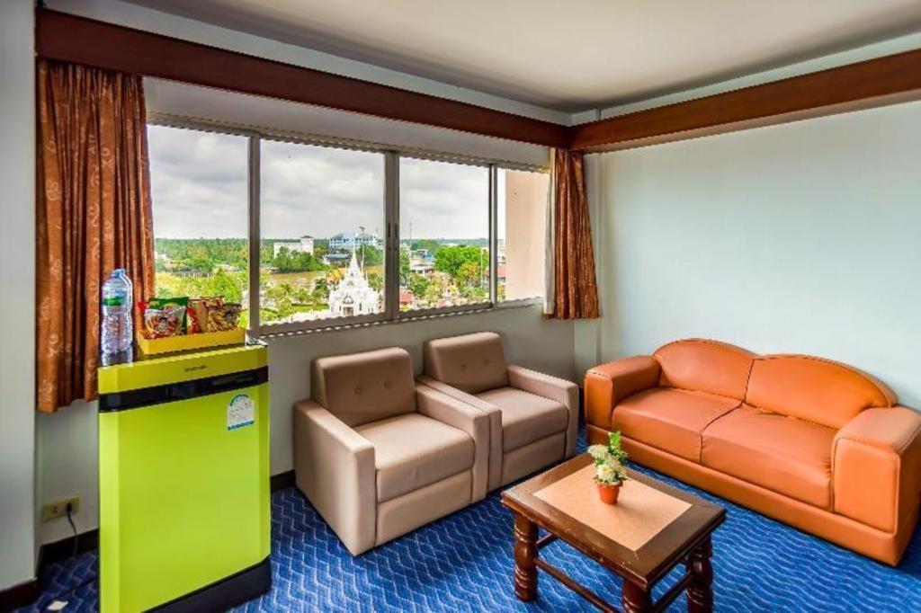 Oyo 441 Grand Thara Hotel Surat Thani Exterior foto