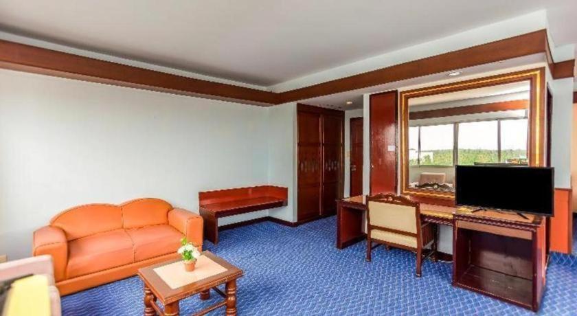 Oyo 441 Grand Thara Hotel Surat Thani Exterior foto