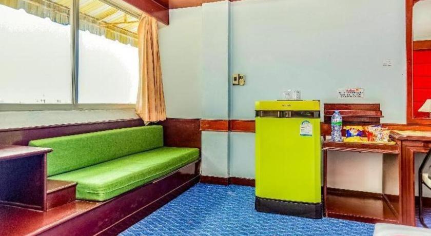 Oyo 441 Grand Thara Hotel Surat Thani Exterior foto