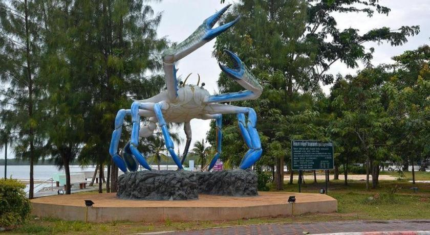 Oyo 441 Grand Thara Hotel Surat Thani Exterior foto