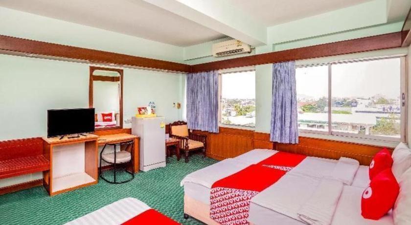 Oyo 441 Grand Thara Hotel Surat Thani Exterior foto